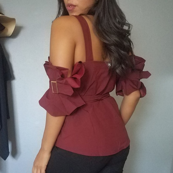 ๐ทCLEARANCE ALPHA&OMEGA BURGUNDY COLD SHOULDER TOP - Picture 3 of 6
